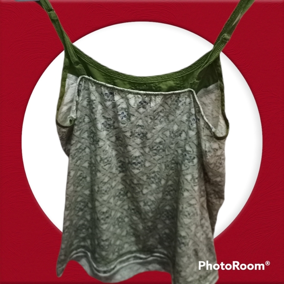 Green top - Picture 2 of 4